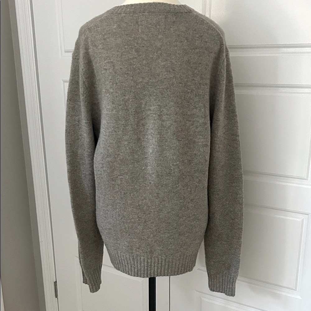 Express Gray V-Neck Lamb’s Wool Unisex  Long Sleeve Classic Sweater Men’s Size M - Picture 5 of 10